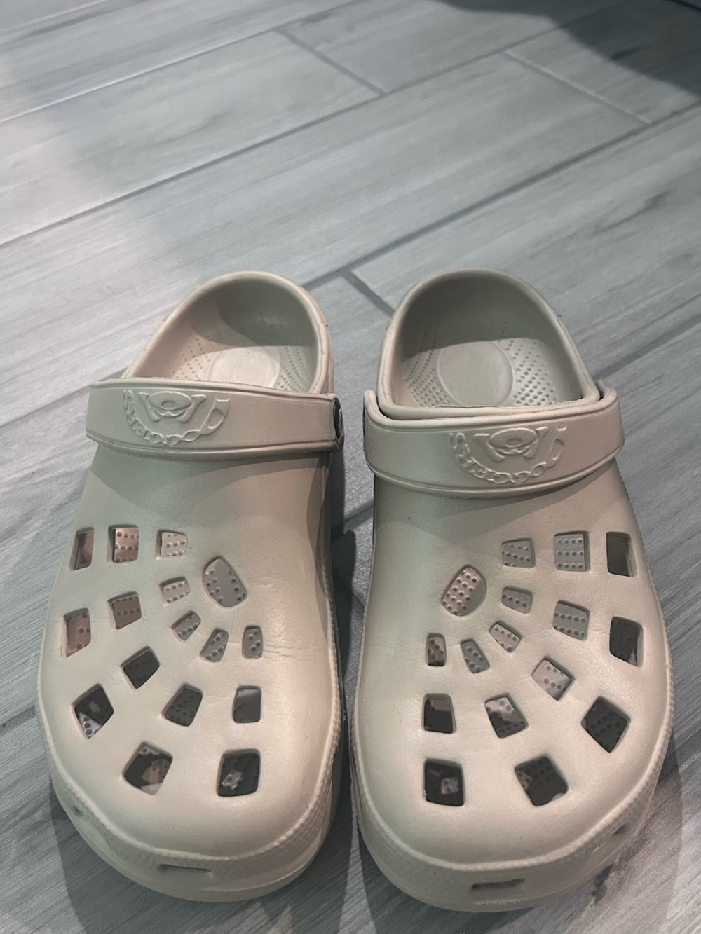 Women’s Beige Clog Sandals with Heel Strap size 9/10 - very good used condition